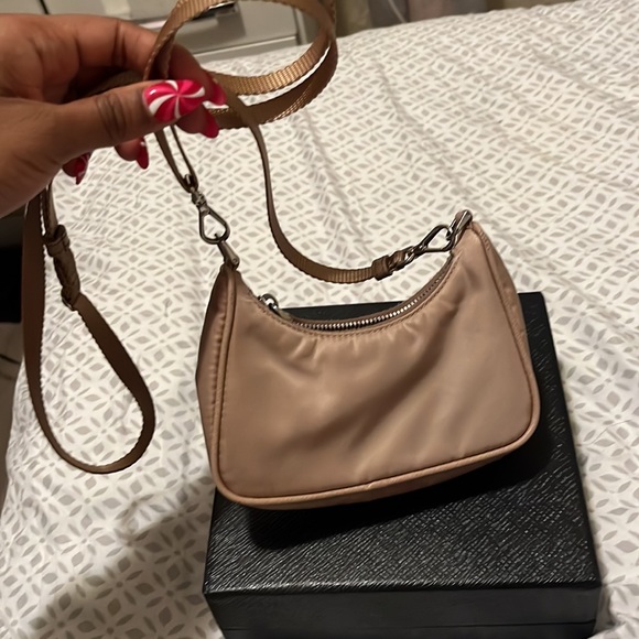 Prada Re-edition Mini Nylon bag. - Picture 3 of 6